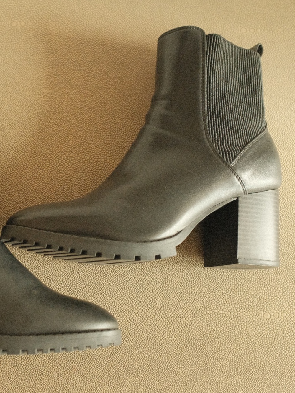 Blondo Waterproof Black Leather Chelsea Boots 9.5 Block Heel Lug Sole